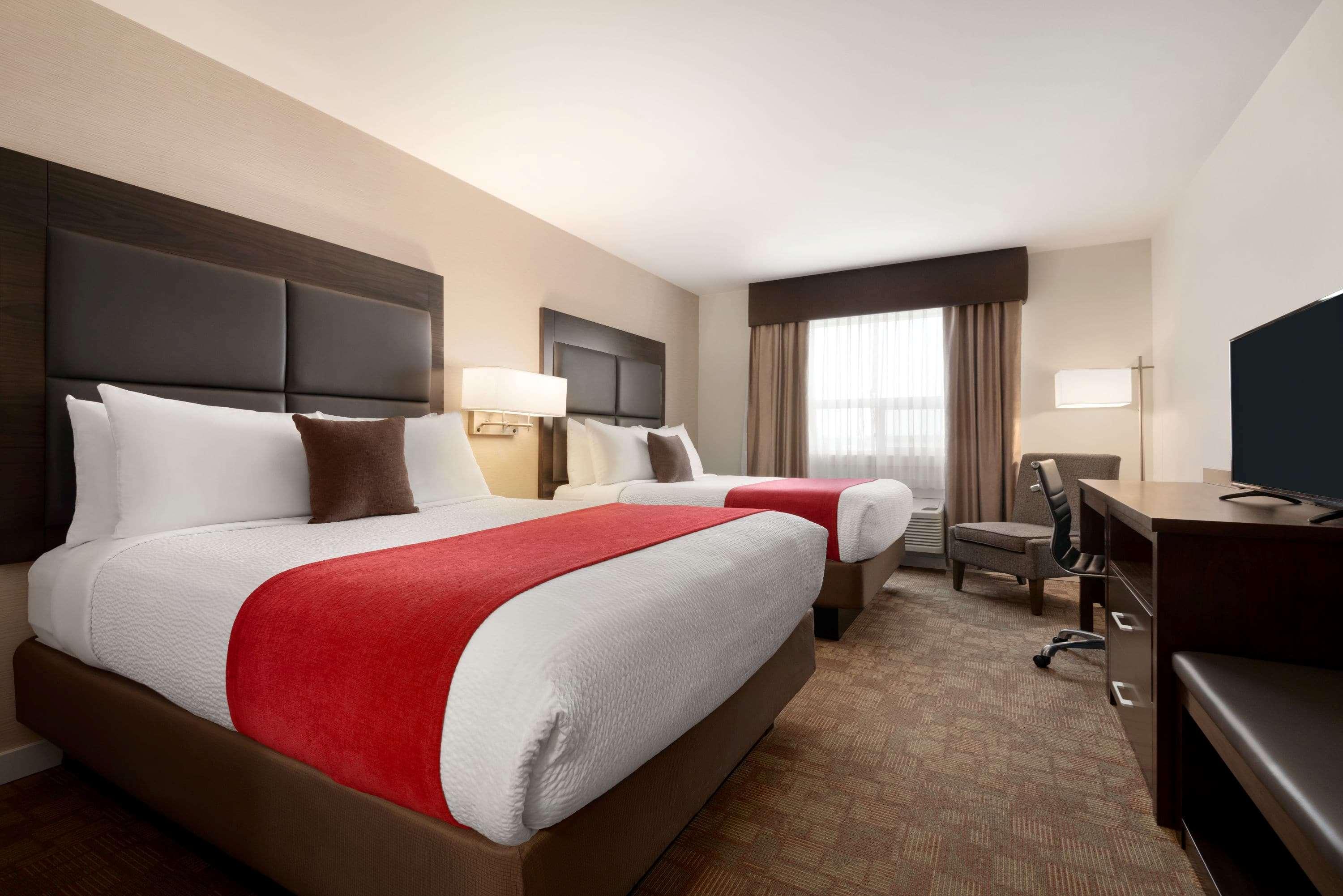 Days Inn By Wyndham 100 Mile House Eksteriør bilde