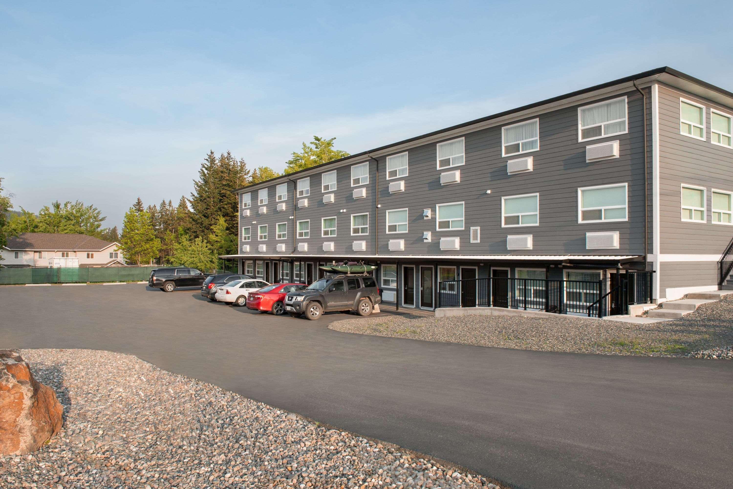 Days Inn By Wyndham 100 Mile House Eksteriør bilde