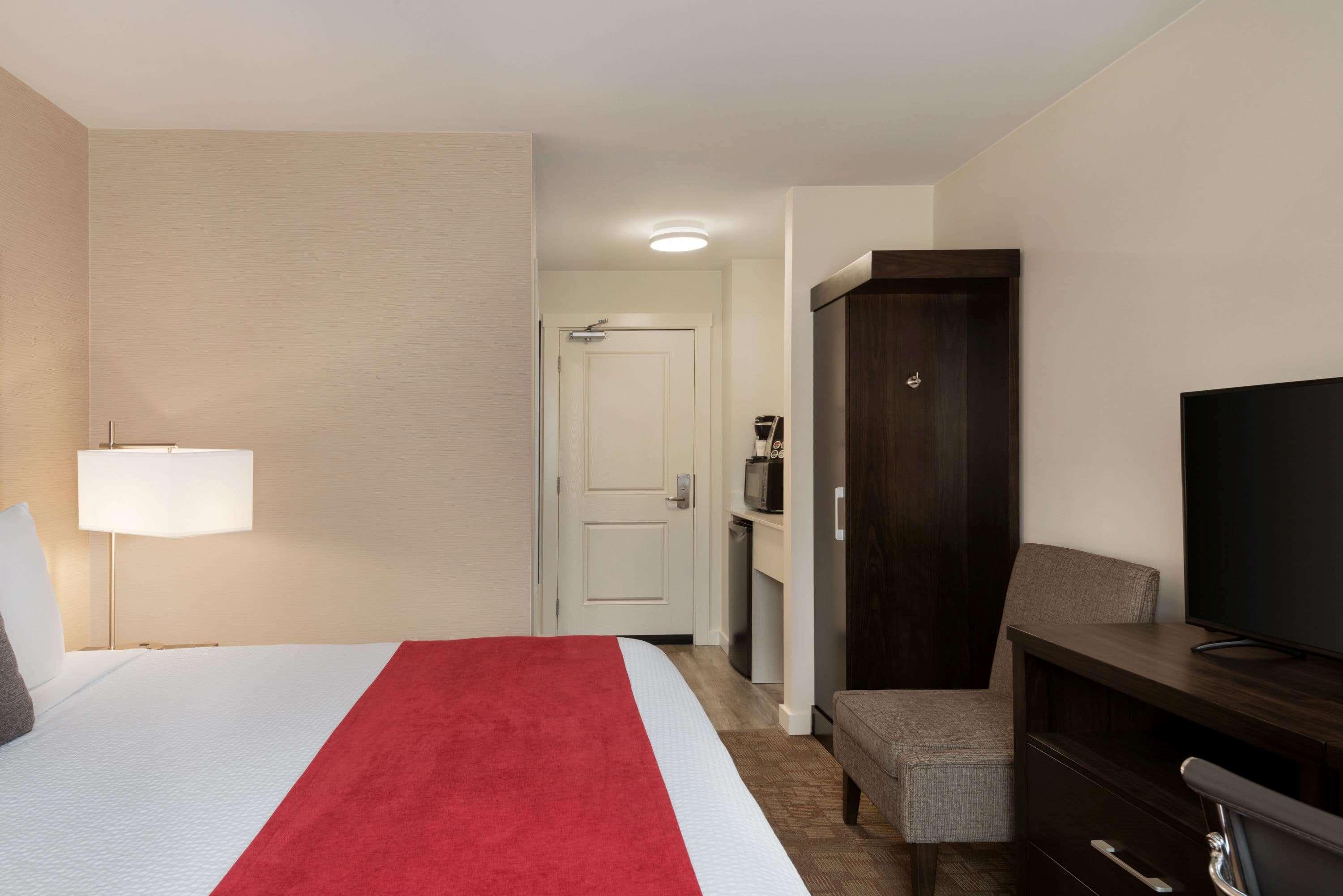Days Inn By Wyndham 100 Mile House Eksteriør bilde
