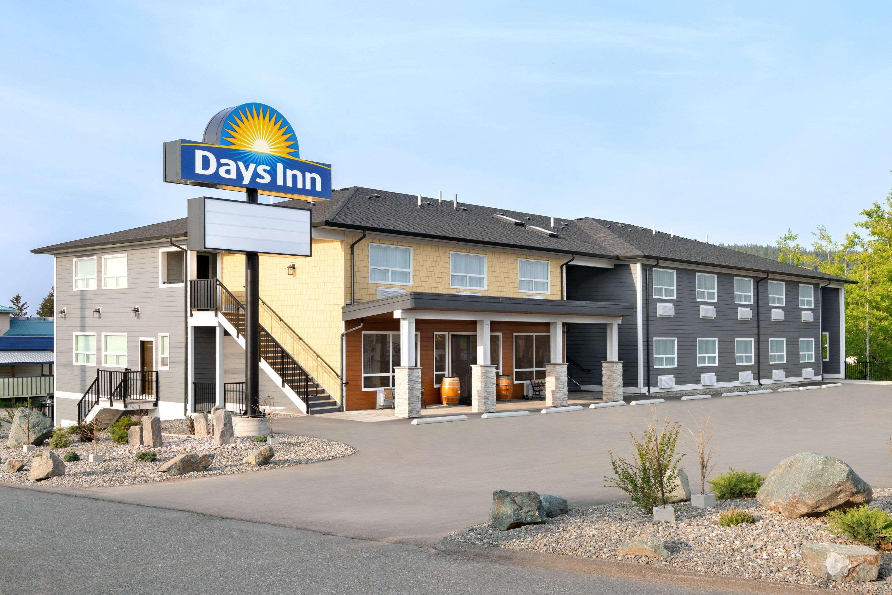 Days Inn By Wyndham 100 Mile House Eksteriør bilde